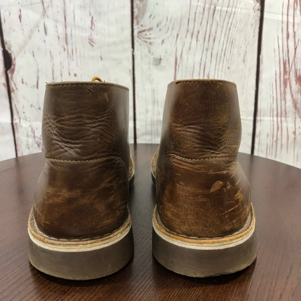 Clark’s Men's Brown Leather Chukka Boots with Yellow Laces size 10**